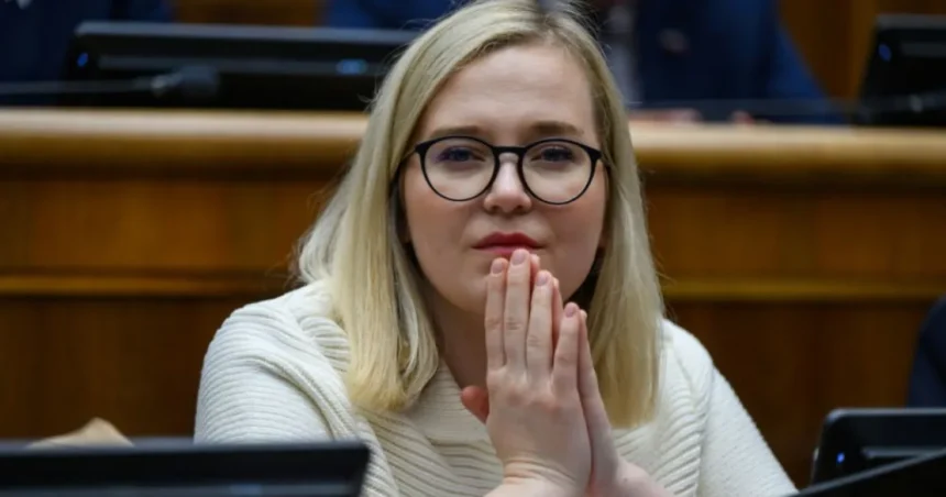 Marcinková a Ledecký sa pridávajú k strane, ktorá zostavuje tím na reštart