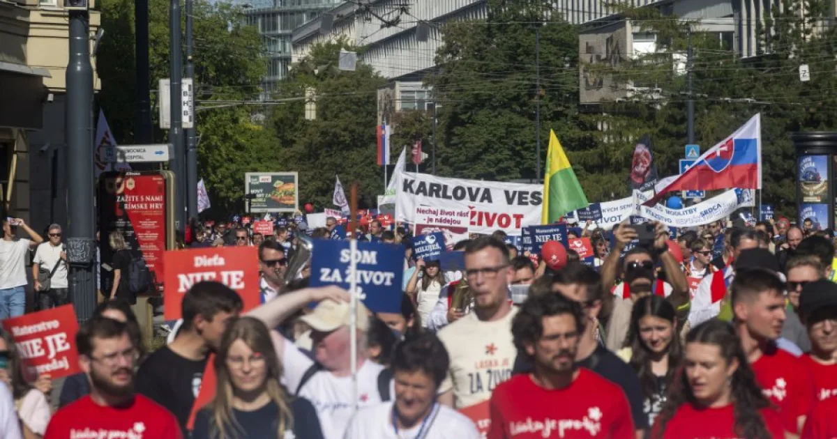 Na pochode za život v Bratislave sa zúčastnili tisíce ľudí