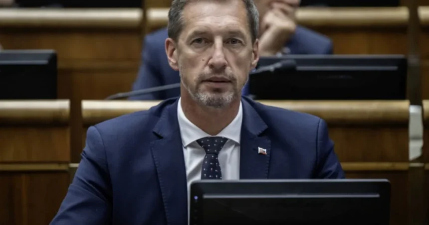 Opozícia reaguje na odvolanie šéfa T. Tarabu