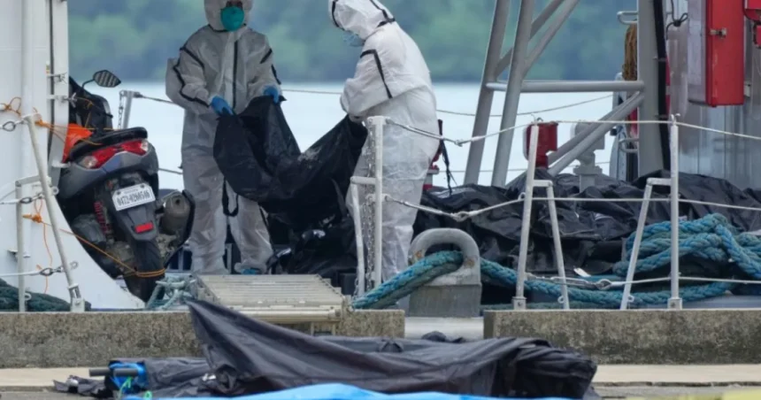 Počet obetí požiaru filipínskeho trajektu stúpol na najmenej 76