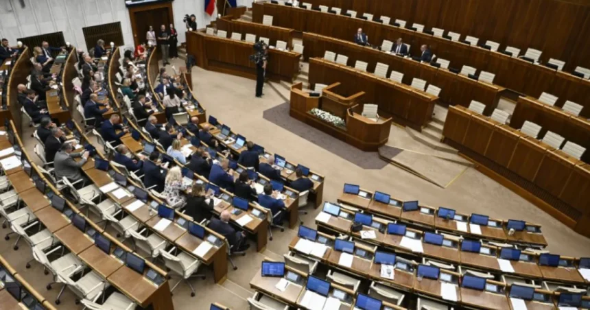 Poslanci ukončili rokovanie hlasovaním o návrhoch MD a MPRV