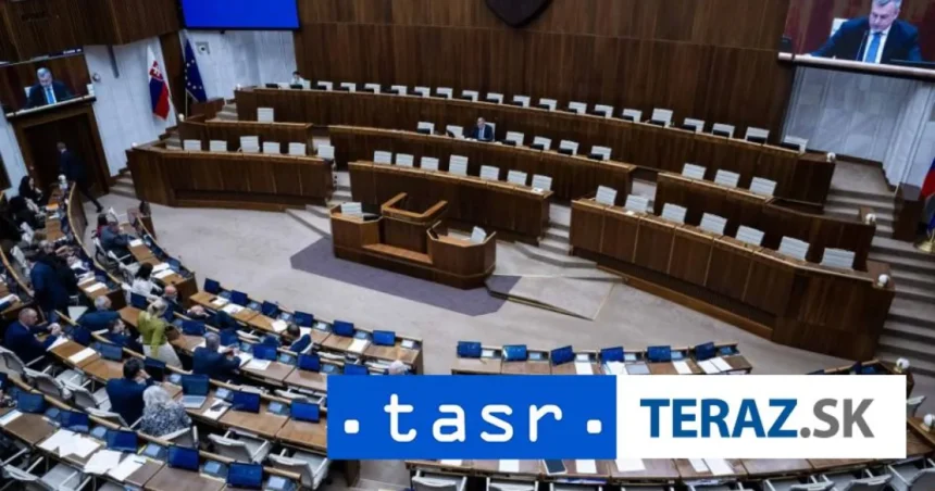 Poslanci začali rokovanie debatou o Vízií Slovensko 2040