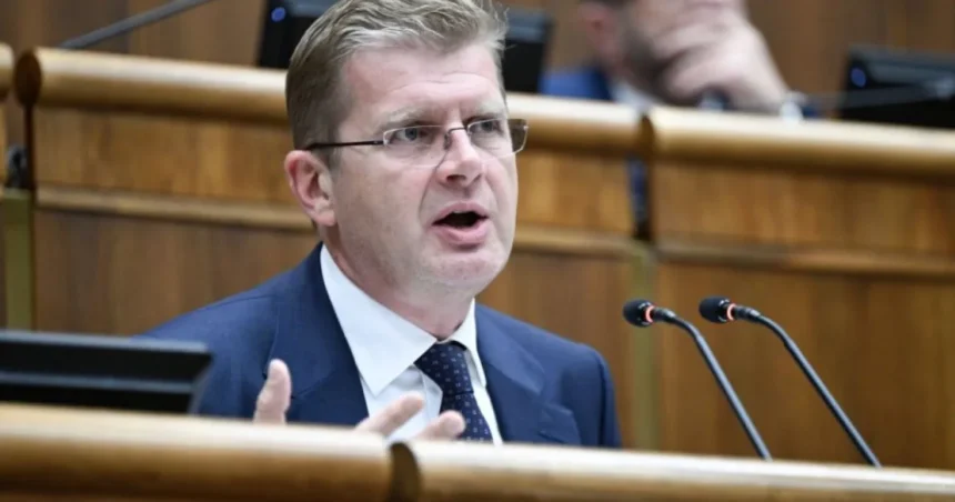 Premiér podľa Žigu porušil koaličnú zmluvu a mal by Tarabu odvolať