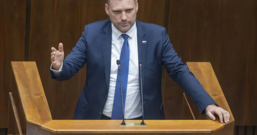 Prezident odvolal Tarabu, envirorezort dočasne povedie premiér