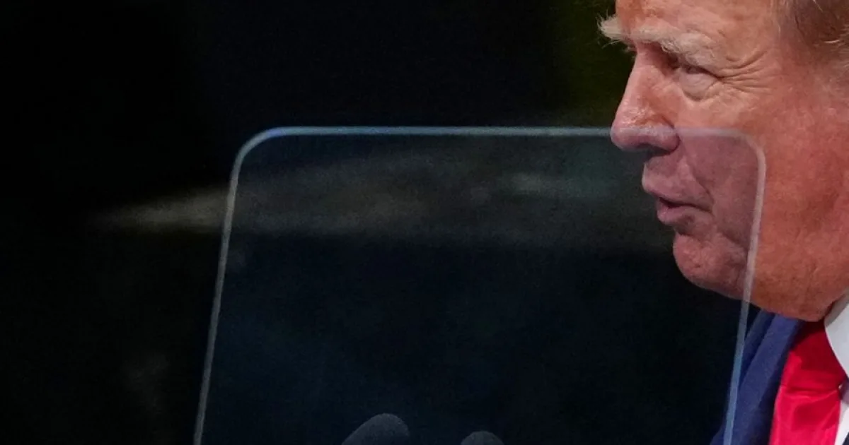 Trump: Rozhodujem sa medzi dohodou s Iránom a jeho zničením