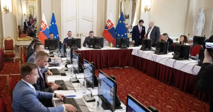 Vláda bude rokovať o znížení cestovného či oslavách na Dukle