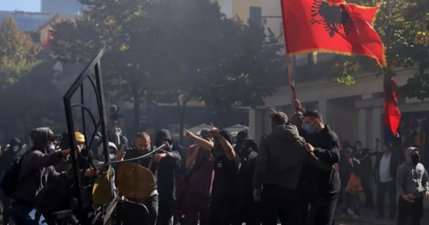 Albánsky premiér: Protesty ohrozujú členstvo v EÚ
