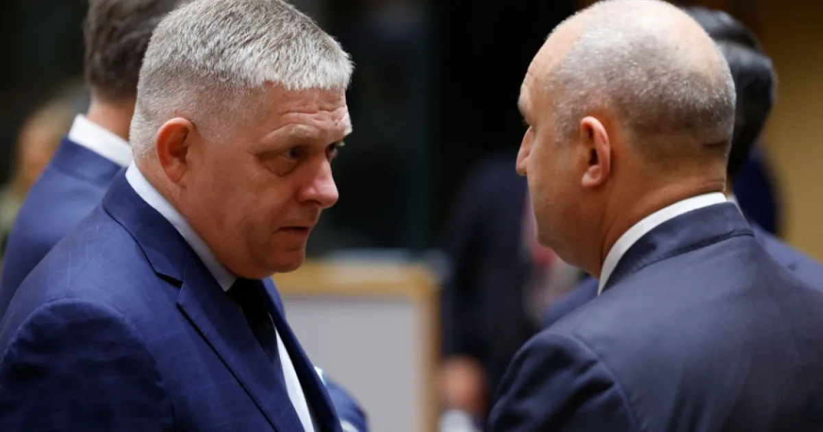 Fico opustil unijný summit predčasne, mieri do Srbska