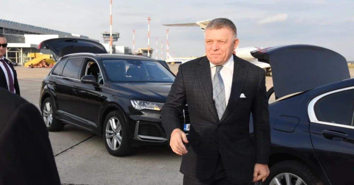Fico podporil Vučiča na predvolebnom mítingu, vystúpil v srbčine