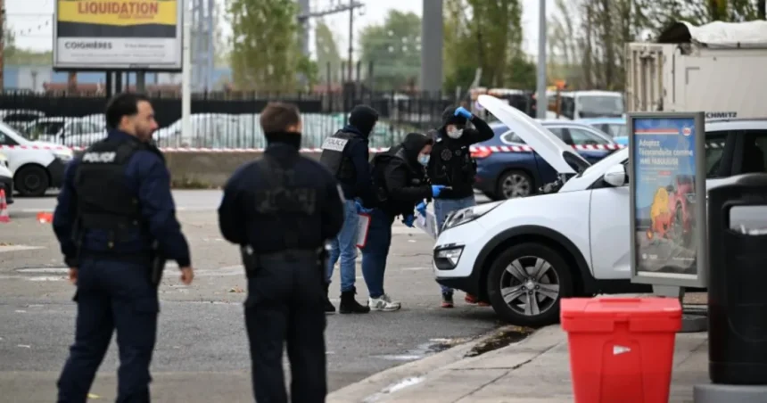 Francúzsky minister Nuñez: Streľba pri Paríži bola teroristickým činom