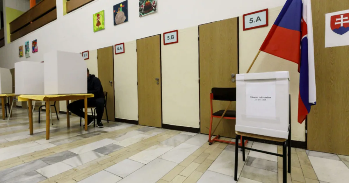 Hlasovanie v Bratislave prebieha zatiaľ bez problémov a pokojne