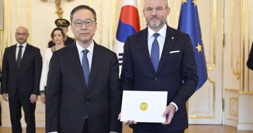 Hlava štátu prevzala poverovacie listiny cudzích diplomatov