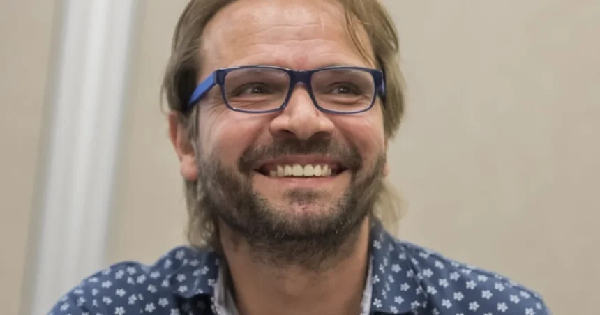 J. Ďurovčík pripravuje moderné Labutie jazero v kostýmoch F. Mikloška