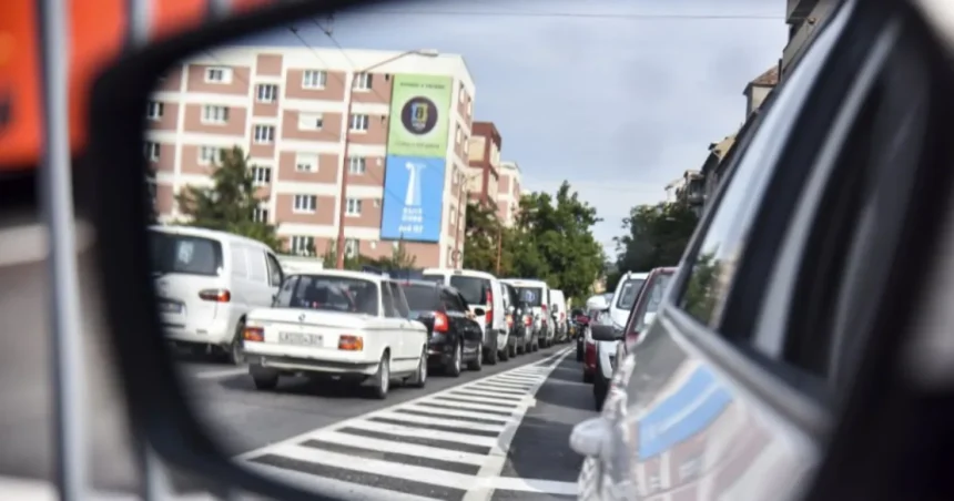 Kolóny na D2 sa tiahnu od Petržalky až po Stupavu