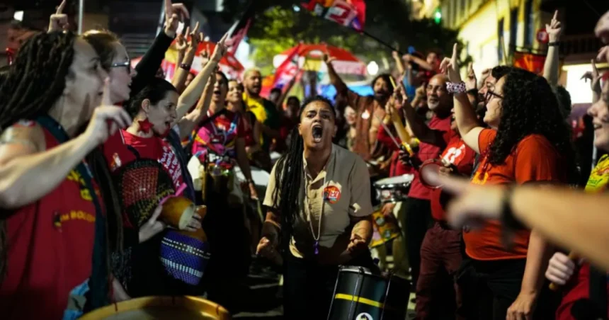 Lula a Bolsonaro sa v napätej záverečnej debate pred voľbami ostro stretli