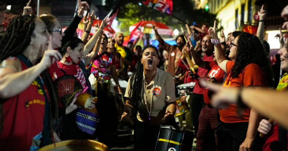 Lula a Bolsonaro sa v napätej záverečnej debate pred voľbami ostro stretli