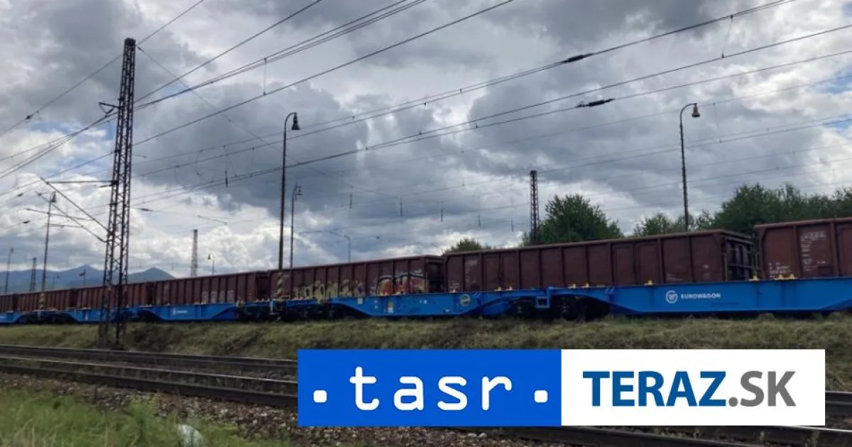 Muž v Piešťanoch vyliezol na vagón, zásah elektrickým prúdom neprežil