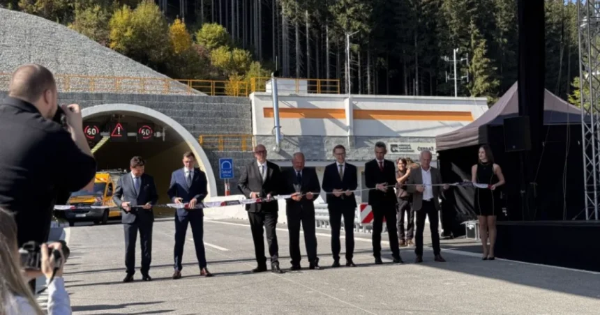 Otvorili nový úsek diaľnice D1 pri Hubovej