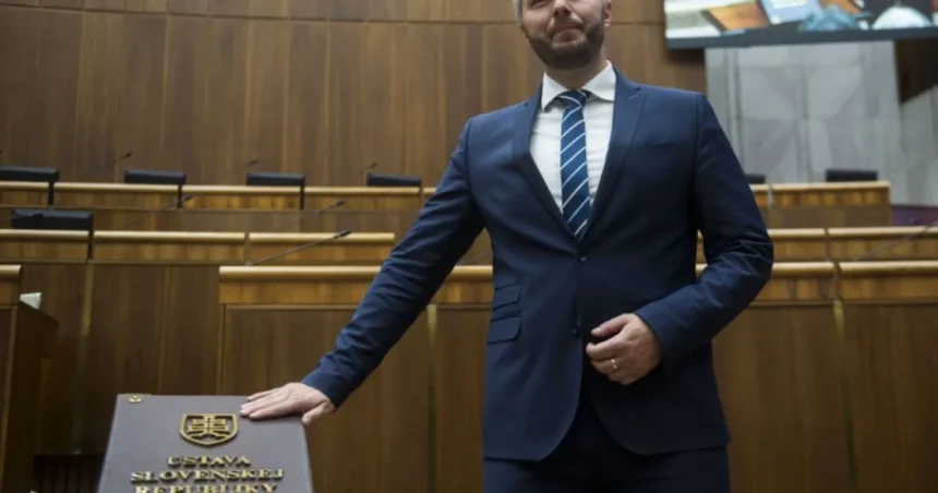 P. Slyško odchádza z poslaneckého klubu Hlasu-SD