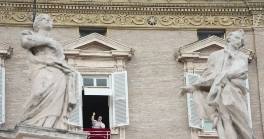 Pápež Lev XIV. prvýkrát od operácie vystúpil na Námestí svätého Petra
