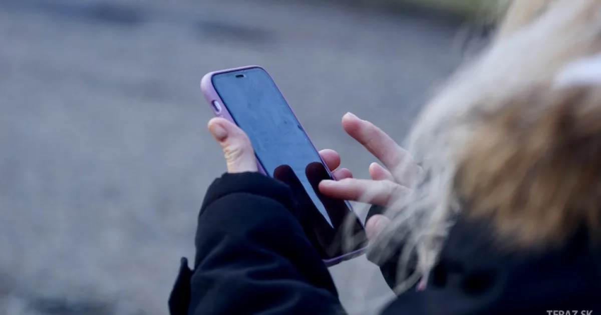 Podvodníci rozosielajú falošné SMS v mene kuriérskych firiem