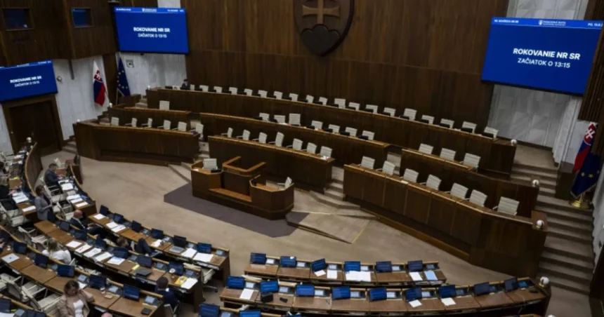 Poslanci budú rokovať o zákone na ochranu mládeže až do úplného prevzatia
