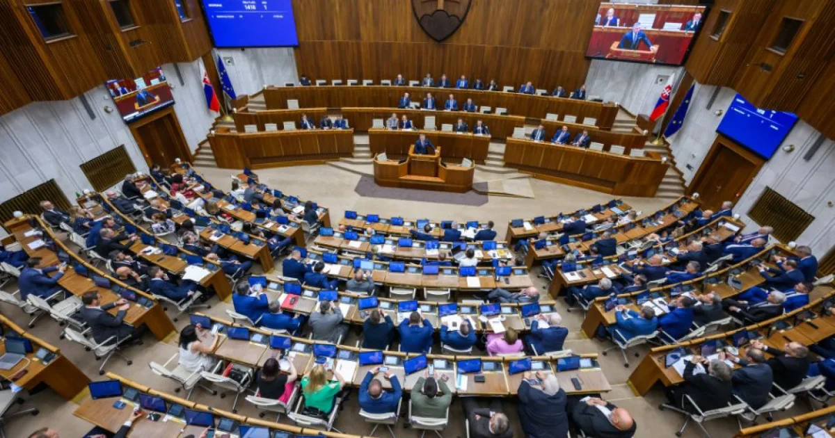 Poslanci pokračujú v debate o ochrane mládeže