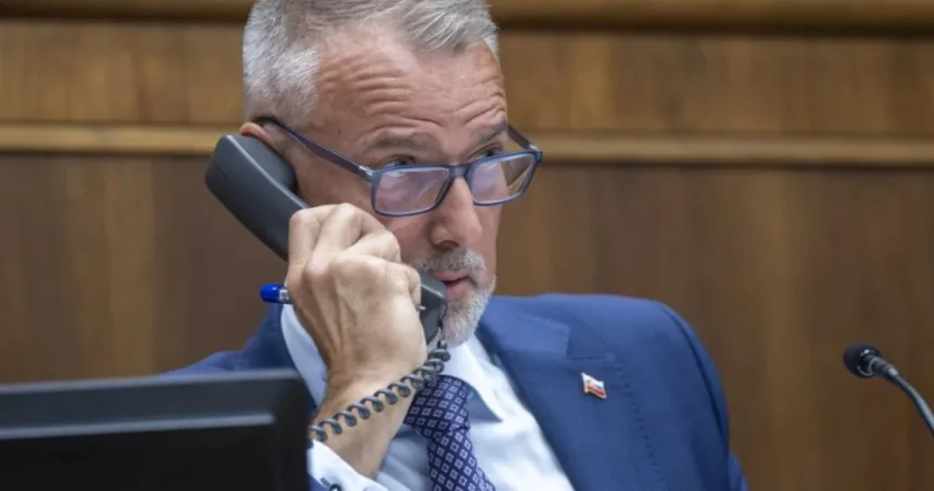 Raši vyzval Žilinku, aby zvážil preverenie aktivít Hnutia Slovensko