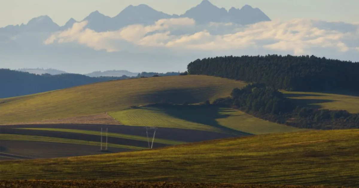 V piatok bude prevažne jasno, ráno sa môže vyskytnúť hmla