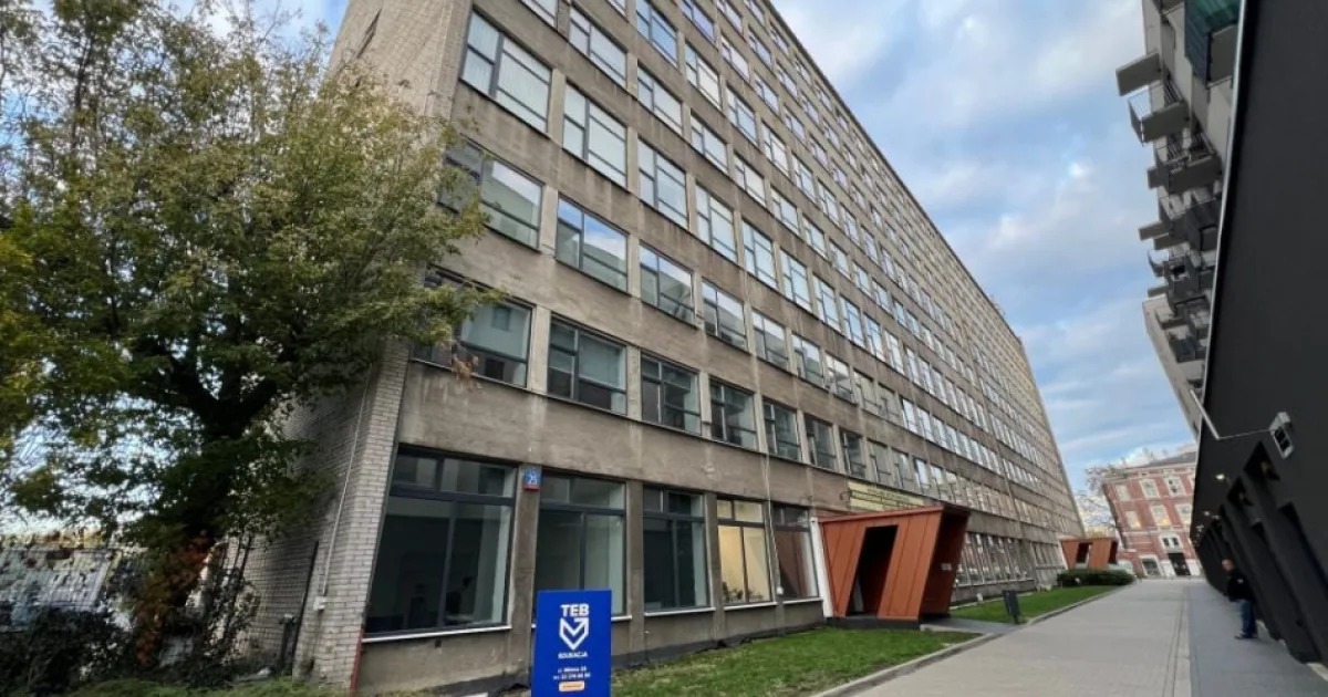 Žena v uniforme postrelila útočníka s nožom